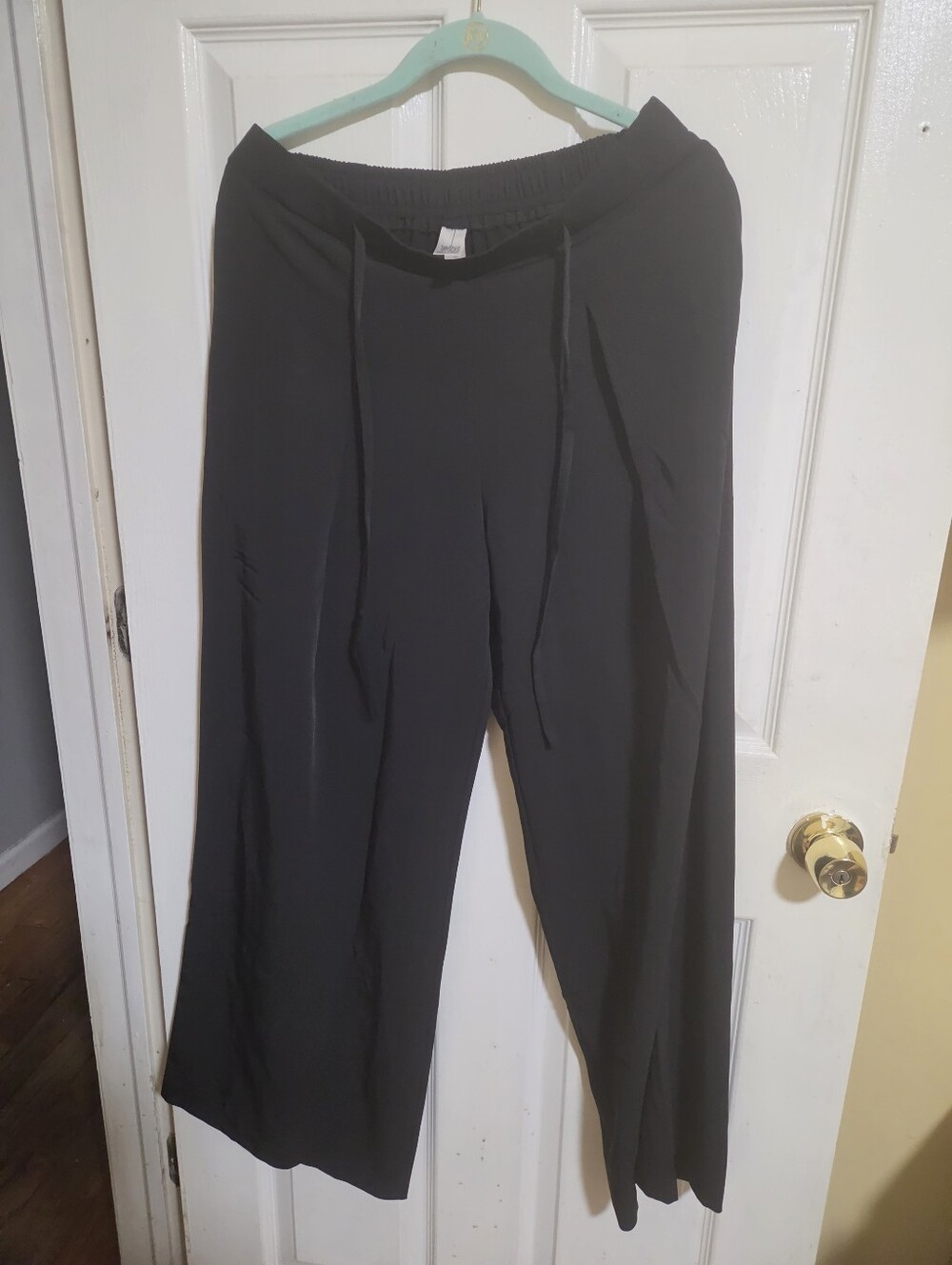 Women's Wide-Leg Drawstring Pants in Black